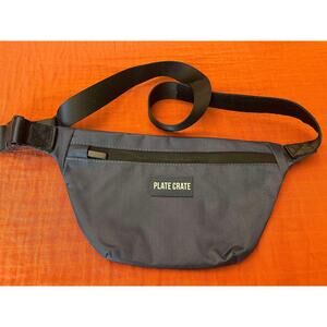 NWOT Plate Crate Navy Fanny Pack Crossbody Bag